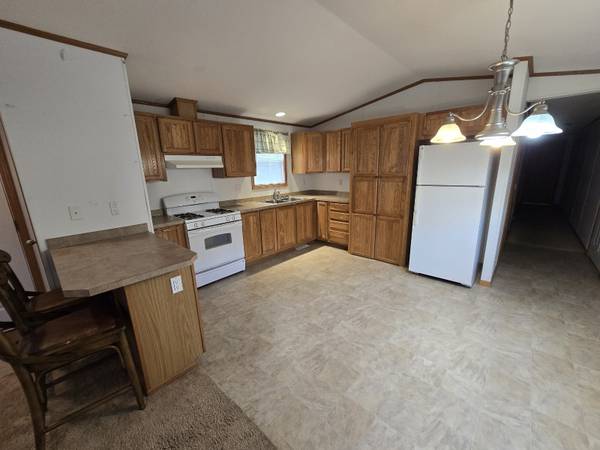 $81,000 / 2br - 1120ft2 - Neat and Clean!  Low Lot Rent!  Available Immediately! (St. Paul)63868703847043123