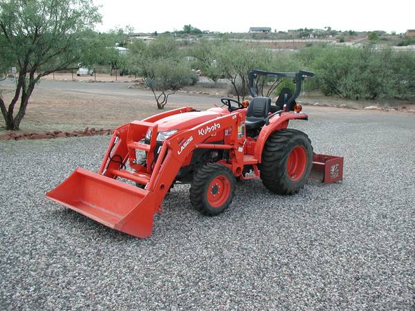 Kubota 4WD Tractor 1