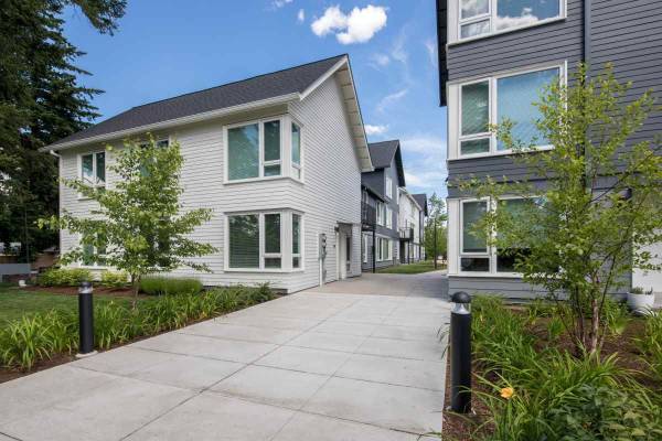 $1,545 / 2br - 819ft2 - Stylish spaces, vibrant community: Your new life starts here! (Gresham - East Portland Area)63777385075713122
