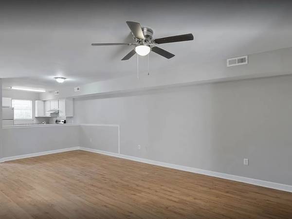 $1,270 / 2br - 980ft2 - Apartment For A Perfect Blend Of Comfort And Convenience. (Charleston)64016104468099122