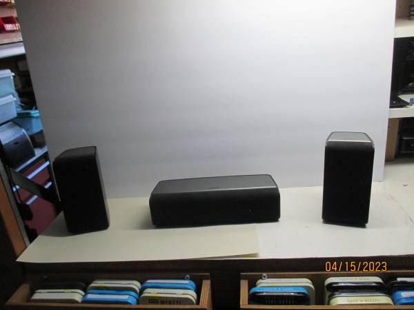 SMALL SPEAKER SET WITH CENTER SPEAKER 1