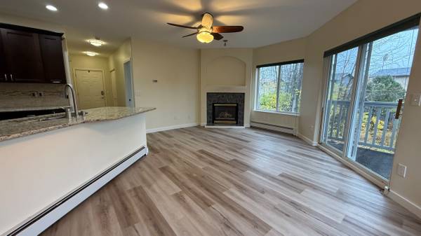 $2,300 / 3br - 975ft2 - Major Updates! Raised Ranch Style Condo with HUGE Oversized Garage! Av (Lore/Elmore)64149619642115123