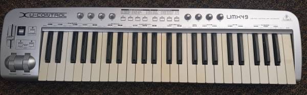 Behringer U-Control UMX 49 controller 1