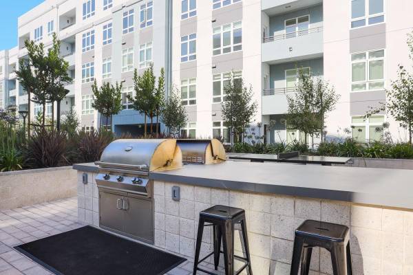 $2,587 / 1br - 735ft2 - 1 BR, 1 BA apartment in Oakland near Sprouts and Starbucks (oakland north / temescal)63850426508417124