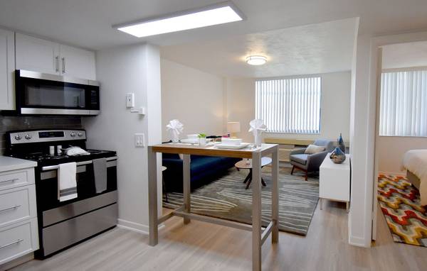 $1,550 / 1br - 550ft2 - 1 Bed 1 Bath, NO HOA, Ready NOW, 1st and security Move in cost (West Palm Beach)64049278925058122