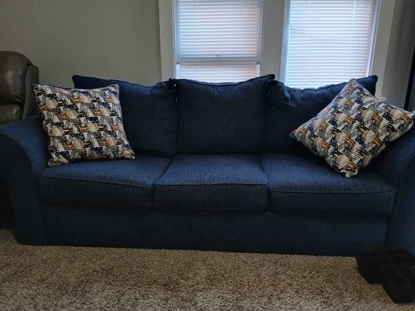 Like new couch with pillows 1