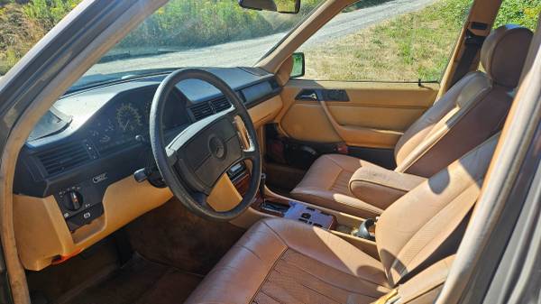 Mercedes 300E de 1986 (bajos kilómetros) - $1,50063617359014145124