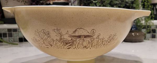 Vintage Pyrex Mixing Bowl 444 "Forrest Fancies" 4qt. 1