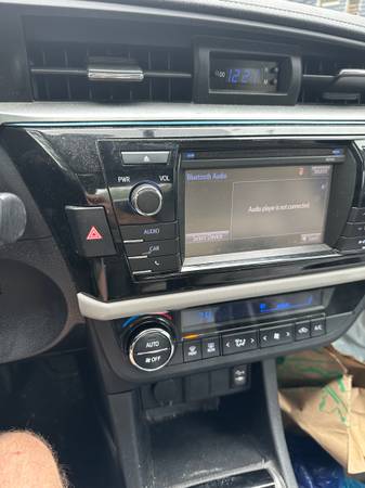 Toyota corolla 2015 - $9,800 (Dorchester)63623753849475123