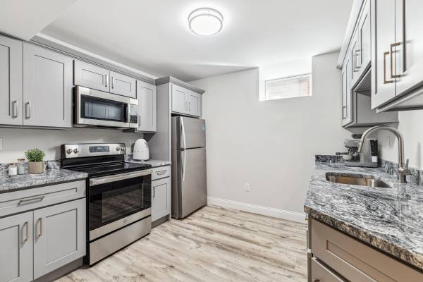 $2,800 / 3br - Mattapan 3 Bed/1 Bath Apartment | Verrill St (Mattapan)63996692620802120