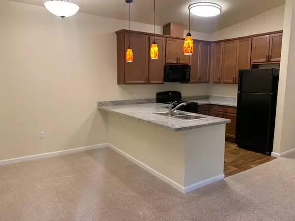 $1,899 / 2br - 976ft2 - Rent C337 For $1899 and get one month FREE!!Carport included (Leavenworth)63894454180354122