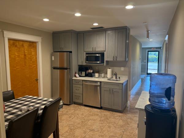 $700 Private office space available (Panama City Beach)63910578421378123