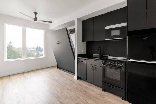 $1,099 / 297ft2 - 🎉 1 MONTH FREE! Chic Urban Studio – Unit 320 (Interstate Ave)63820824882817120