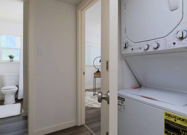 $2,295 / 2br - 1 MTH FREE - Stainless Steel Appliances | Washer & Dryer in unit (santa rosa)63622957784193124