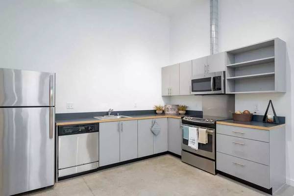 $2,358 / 1br - 517ft2 - A little piece of heaven in a peaceful secluded setting. 1 Bd, 1 Ba. (Seattle - University of Washington)63773355232899120