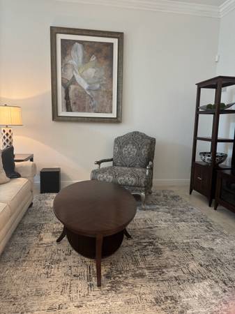 Coffee table/ 2 end tables ( ETHAN ALLEN)with lamps 1