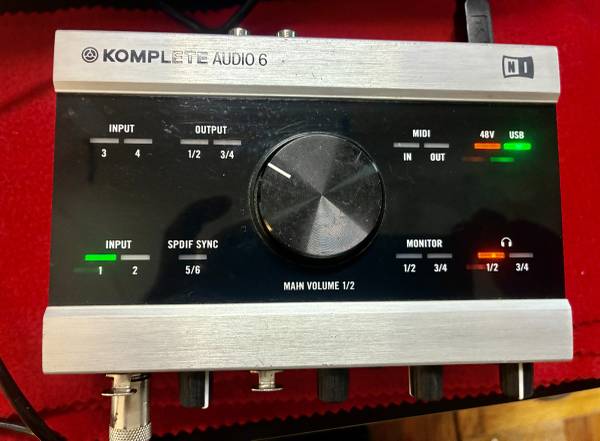 Komplete Audio 6 Interface (Mk1) 1
