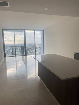 $4,750 / 1br - overlooking the southwest of the city (88 SW 7th St)63906442374019121