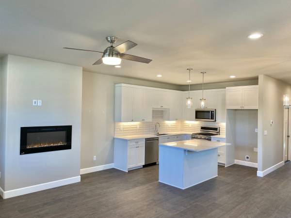 $2,700 / 3br - 1704ft2 - 20465 Aberdeen Dr. (Bend)63839291473283121
