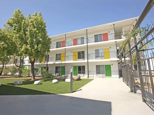 $699 / 336ft2 - Piso de Grano de Madera, Estantes de Almacenamiento Empotrados, Microondas Empotrado (Apartamentos Sahara)63675014229763120