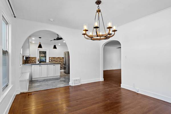 $3,400 / 3br - 1750ft2 - Charming pet-friendly 3 bedroom, 2 bathroom Spanish Colonial (Med Center)64044024765569124