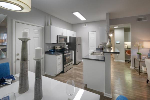 $1,599 / 1br - 722ft2 - Washer & Dryer, Kitchen Islands*, Hardwood-Style Flooring63973503601155120
