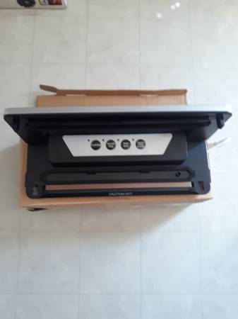 FOOD VACUUM SEALER 1