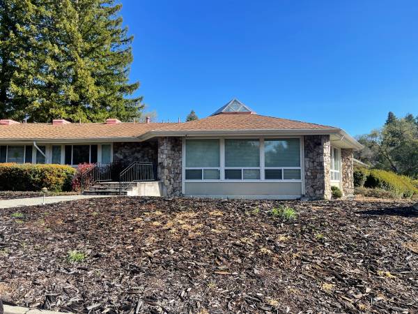 Office space for lease in Danville! Great location! $495 1