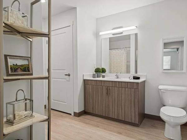 $1,400 / 1br - 753ft2 - Expansive  w/ Modern Touches-6 Weeks Rent FREE!63908746733827122