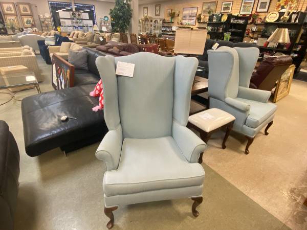 Blue Queen Anne Style Wingback Accent Chair 1