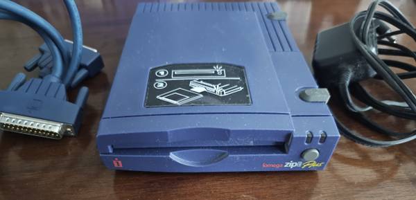 IOMECA ZIP Plus 100 Drive, + TWO NEW Mac Formated ZIP DISKS 1
