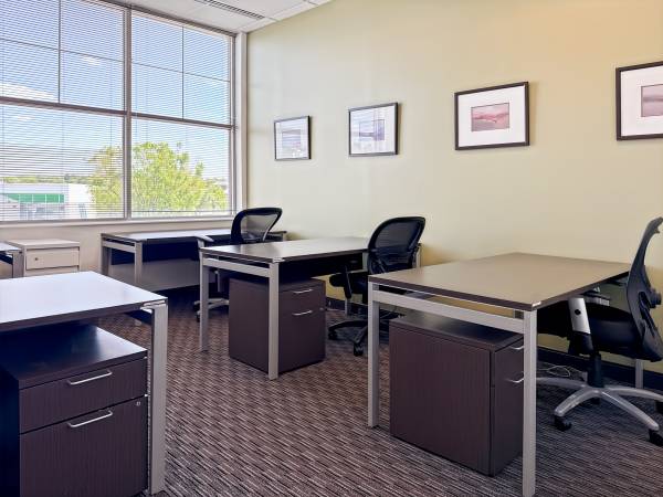 Coworking | Quiet desks for deep focus 1
