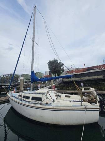 27’ Catalina Sailboat 1