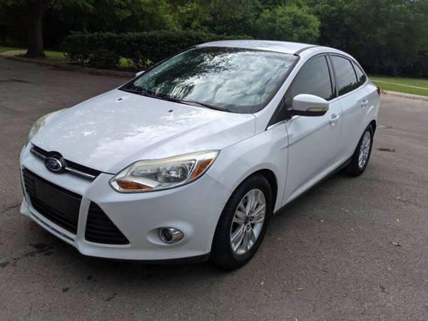 2012 Ford Focus SEL 4 puertas Sedán, aspiración natural - $3.30063470587574145124