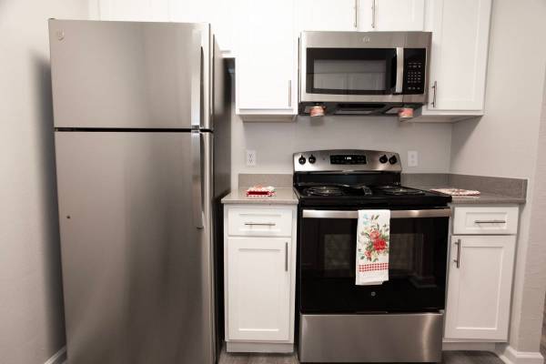 $1,495 / 2br - 1000ft2 - Dishwasher, Microwave, Business Center (4328 Duck Creek Dr, Garland, TX)63936225443330121
