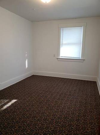 $1,100 / 5br - 5 bdrm, 1 bath house (Red Oak, IA)63681623705473122