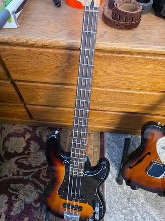 Fender Precision PJ Squier Bass 1