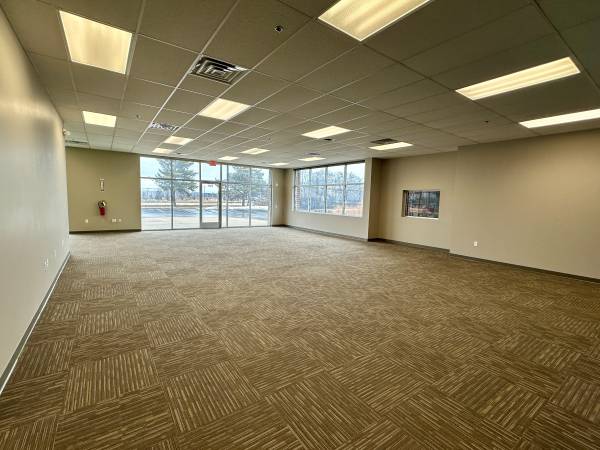 $17 / 3097ft2 - Busy Washington Avenue Retail (Racine)63846717652099122