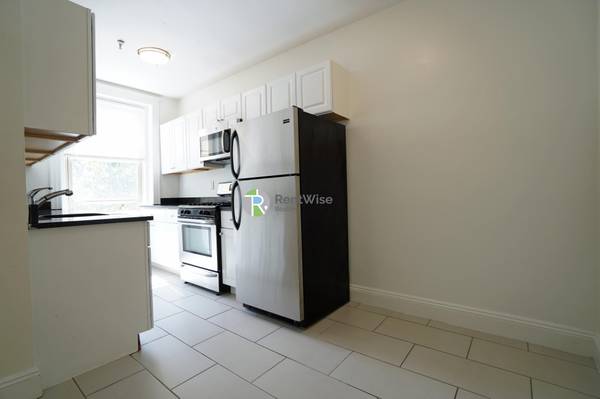 $2,595 / 1br - AVAIL NOW-Gorgeous Comm Ave 1 bed, H/HW inc. NO BROKER FEE! (Brighton)63996405827331123