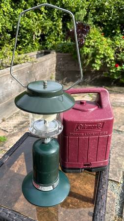 COLEMAN Two-Mantle Propane Lantern w/Electronic Ignition, Case 1