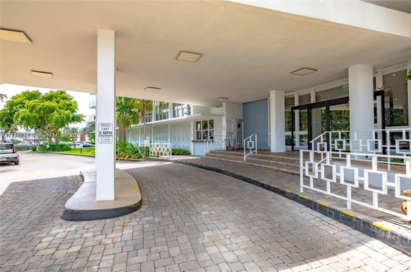 $2,950 / 2br - Spacious 2Bed/2Bath at Parkview Point (Miami Beach)64049275952387121