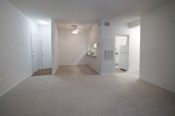$1,225 / 1br - 1011ft2 - Come Tour Our 1bd with VAULTED CEILINGS! Walk ins WELCOME!! (Cypress Creek Apartments)63903769215363123