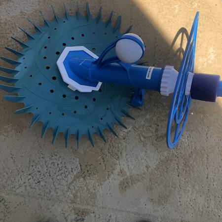 Automatic suction pool vacuum 1