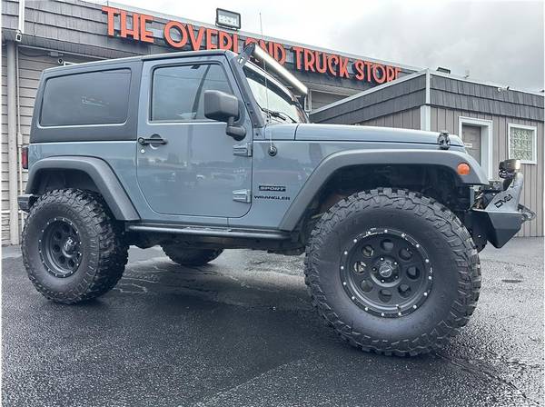 2015 Jeep Wrangler 4x4 4WD elevado, 37 pulgadas, paragolpes metálico, barra de luces, ReGea - $23,977 (The Overland Truck Store)63470763198083122