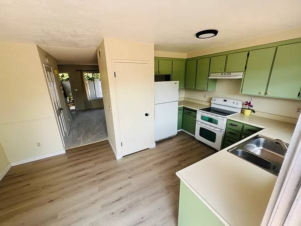 $1,487 / 2br - Bright 2-Bedroom Home with Bay Views Near Seacliff Beach – Aptos, CA (aptos)63935453802371122