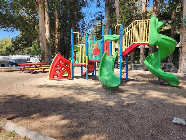 $1,350 Pool, Mobile Home Lot Spaces, Basketball Court (8710 Prunedale North Rd, Salinas, CA)64009499691778122