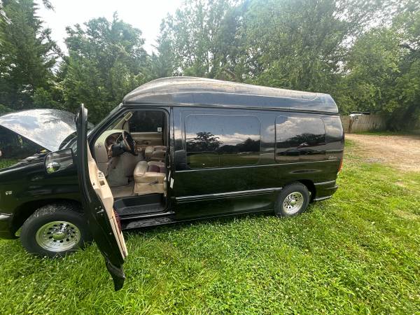 2001 Ford E250 Furgoneta de Viaje Convertida Eclipse - $10,000 (Silver Spring)63618565539585120