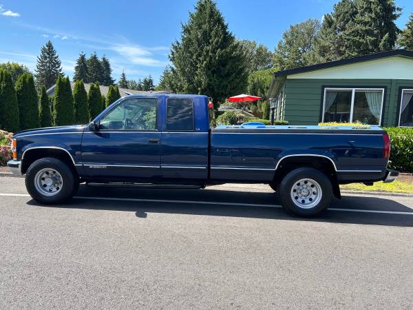 Chevy 2500 LS 3/4 ton Extended Cab pickup 8’ Lined Bed 1