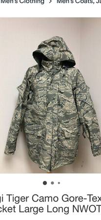 Men’s Gore-tex Digital Camo jacket - size Large 1