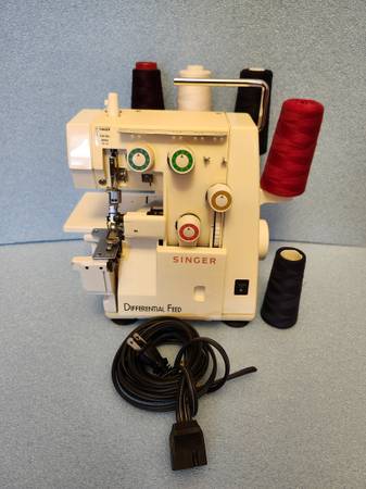 Singer Differential Feed 14U244B Sewing Machine 1